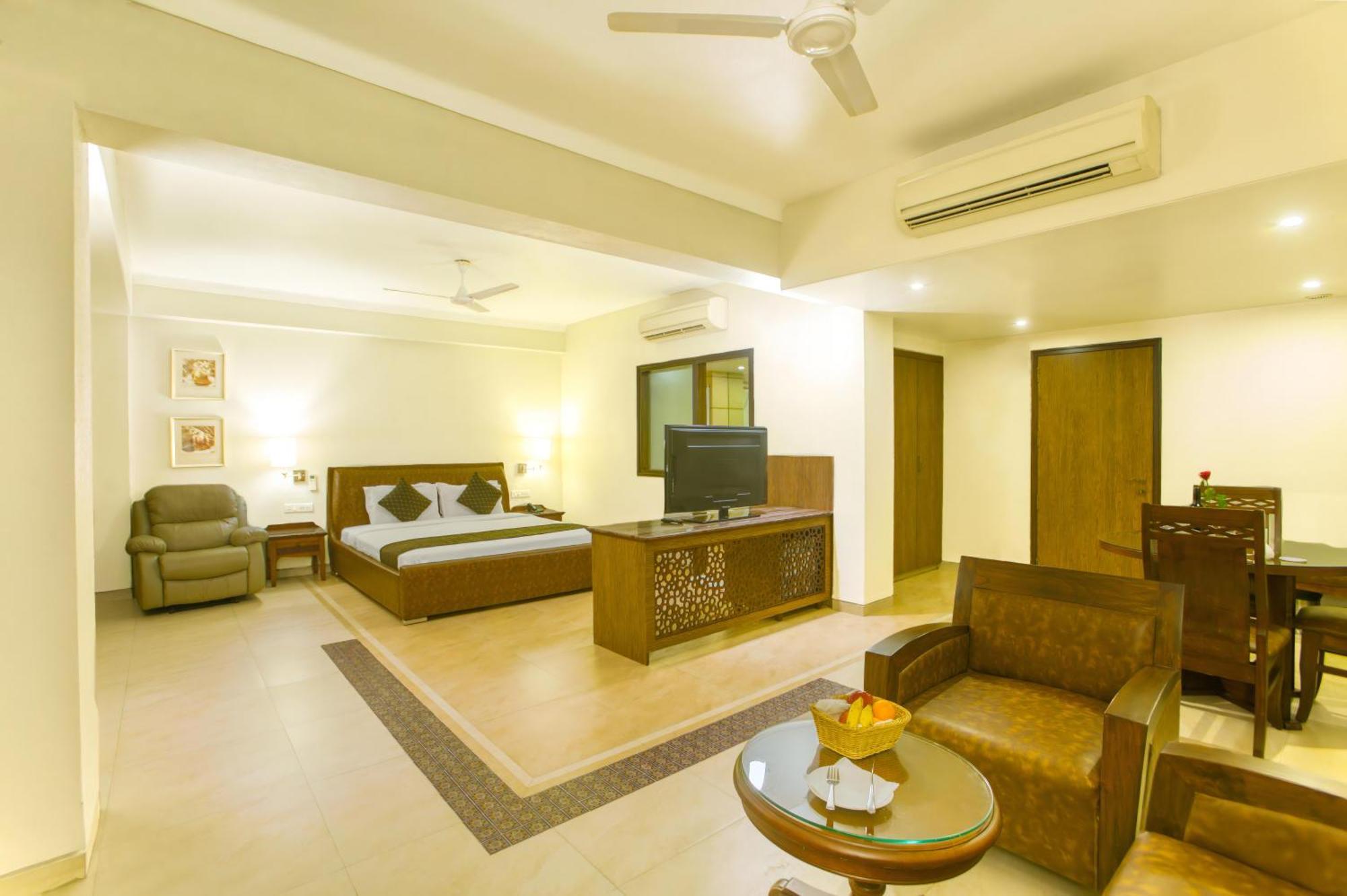 Neelam The Glitz Hotel Calangute Bagian luar foto
