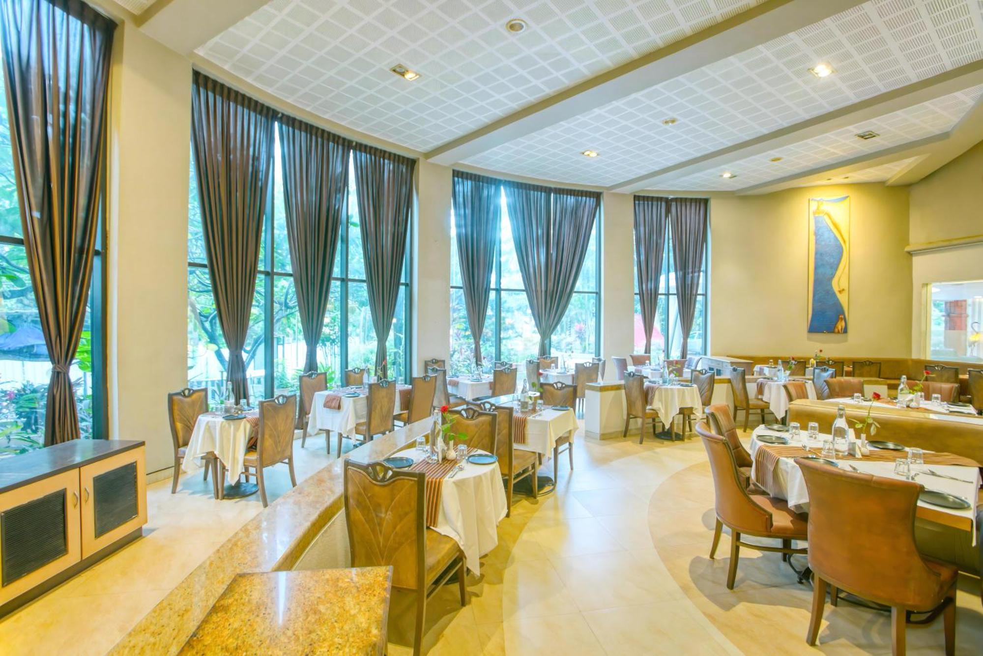 Neelam The Glitz Hotel Calangute Bagian luar foto