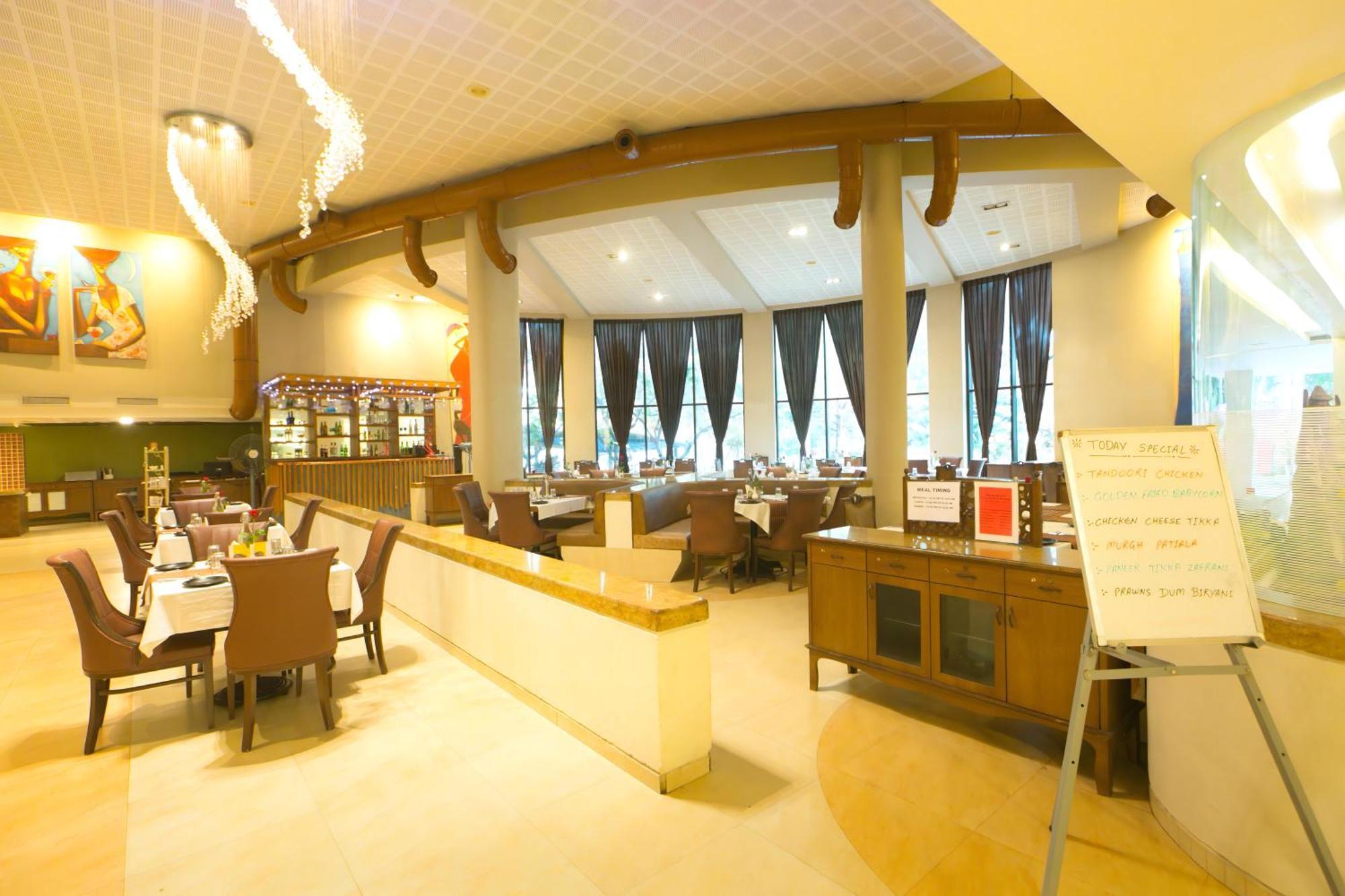 Neelam The Glitz Hotel Calangute Bagian luar foto