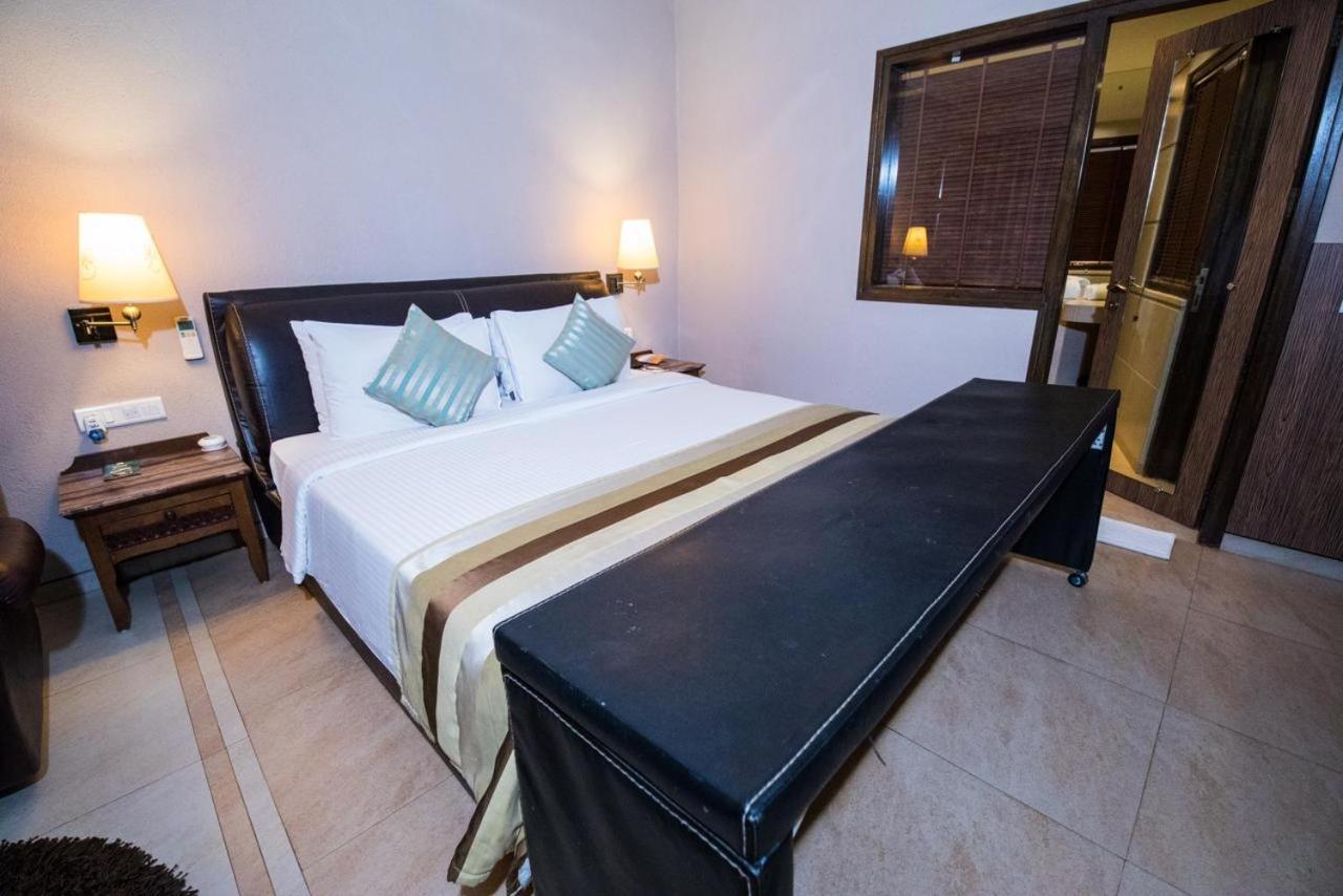 Neelam The Glitz Hotel Calangute Bagian luar foto